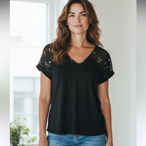 PerSeption Concept Tops - Large V neck pullover blouse black & Gold Accents